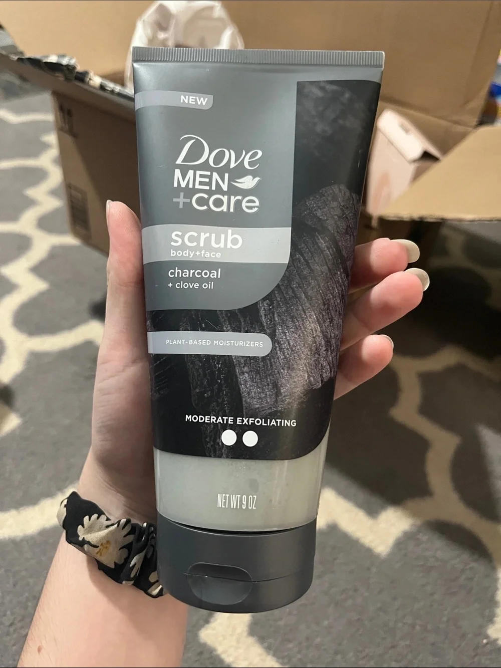 Dove Men+Care Charcoal + Clove Oil Body + Face Scrub